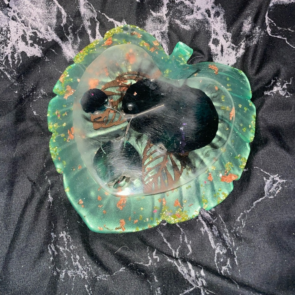 Handmade resin Green and gold flake Leaf-Shaped Jewelry Dish catch all tray - Picture 3 of 6